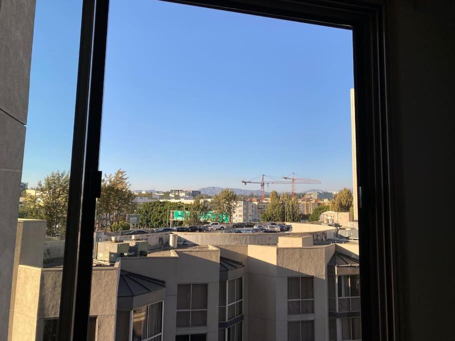 Spacious 2 Bedrooms 2 Baths. Right In Downtown La Los Ángeles