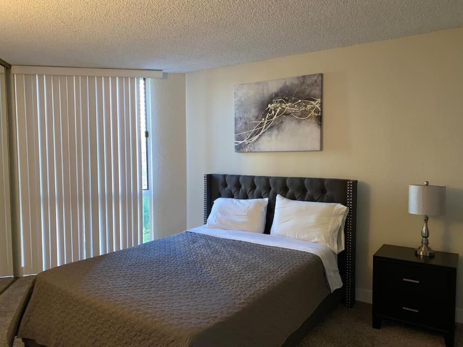 Spacious 2 Bedrooms 2 Baths. Right In Downtown La Los Ángeles